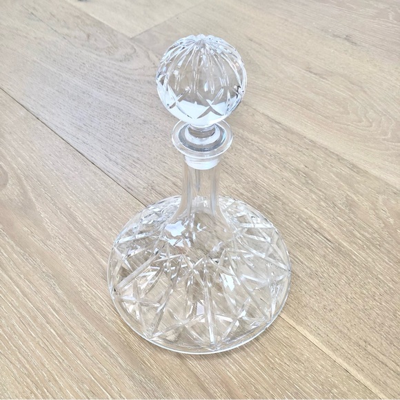 Vintage 11" Crystal Cut Wine / Port / Brandy / Whiskey Decanter - Picture 2 of 6